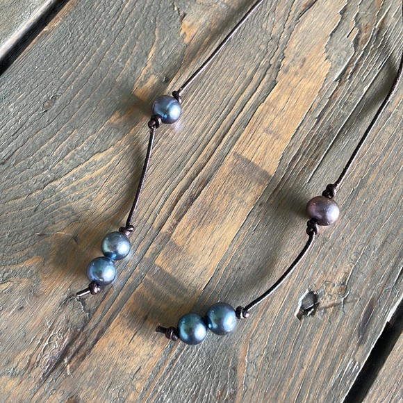 Blue/Gray Pearls On Leather Lariat, Earrings and Anklet - Picture 7 of 13